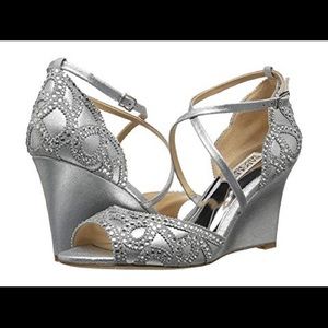 Badgley Mischka Silver Wedges Size 6